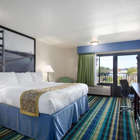 Super 8 By Wyndham Vallejo/Napa Valley מראה חיצוני תמונה