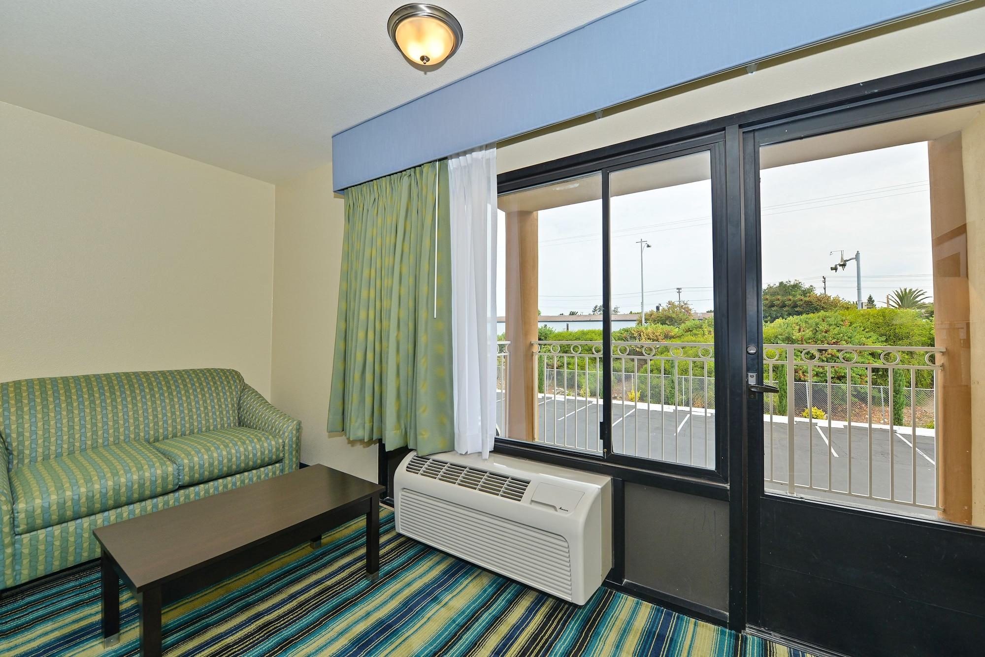 Super 8 By Wyndham Vallejo/Napa Valley מראה חיצוני תמונה