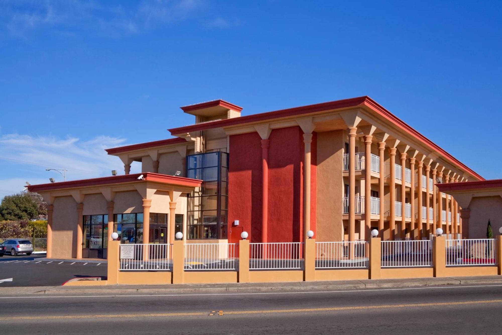 Super 8 By Wyndham Vallejo/Napa Valley מראה חיצוני תמונה