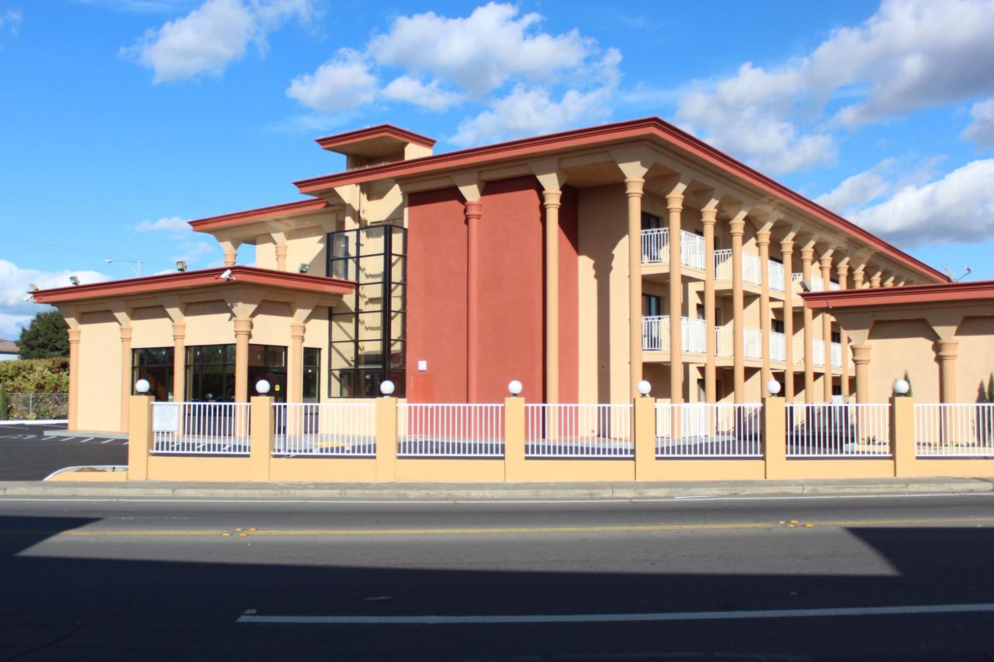 Super 8 By Wyndham Vallejo/Napa Valley מראה חיצוני תמונה