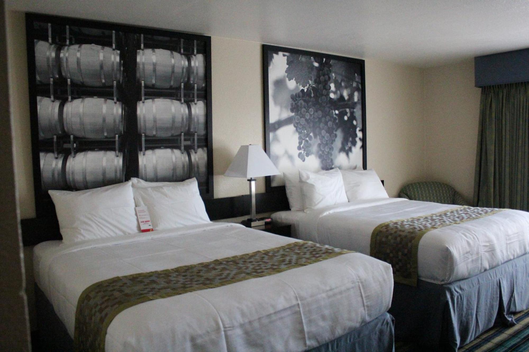 Super 8 By Wyndham Vallejo/Napa Valley מראה חיצוני תמונה